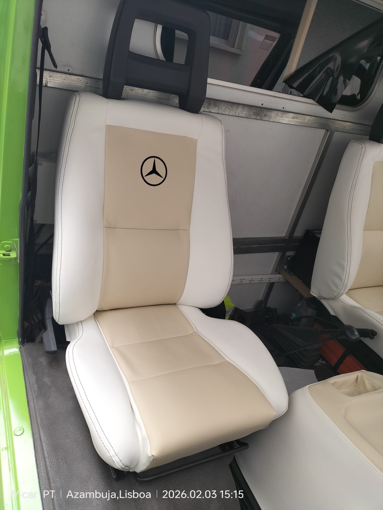 Banco de camião Mercedes restaurado