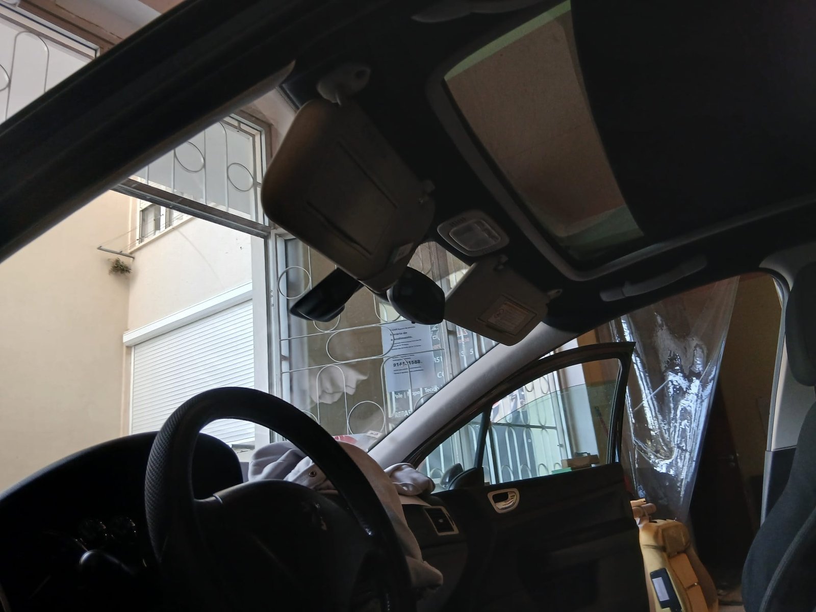 Reparação de teto automóvel, vista interior